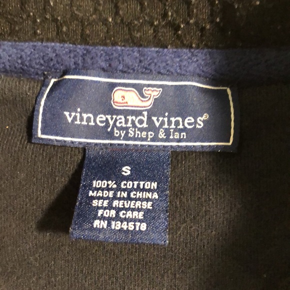 Vineyard vines black 1/4 zip - Picture 3 of 3